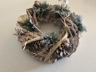 Centrotavola Natalizio Legno e Pigne