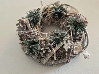 Centrotavola Natalizio Legno e Pigne