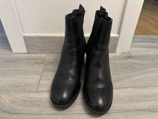 Stivaletti neri in pelle con tacco