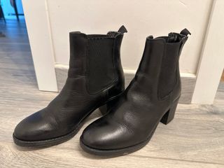 Stivaletti neri in pelle con tacco