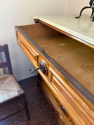 Cajonera antigua madera y mármol