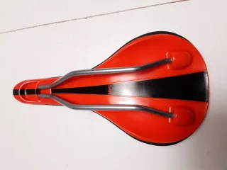 Sillín MTB Fabric Scoop Negro-Rojo