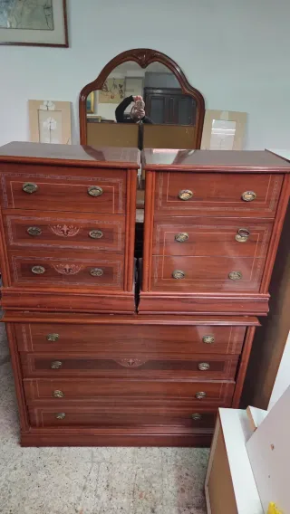 Aparador de madera con cajones