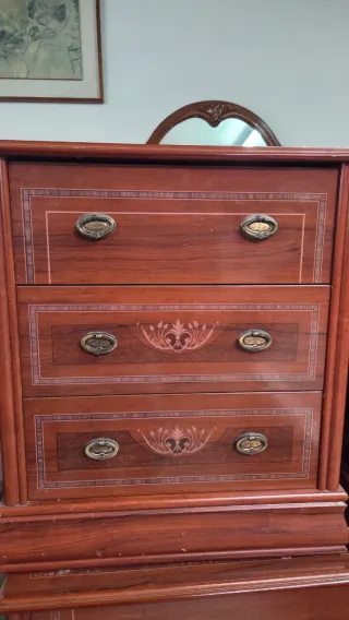 Aparador de madera con cajones