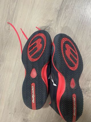Zapatillas Bullpadel Proline Negras y Rojas