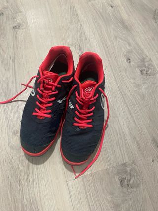 Zapatillas Bullpadel Proline Negras y Rojas