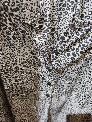 Blusa estampado animal, talla 50.