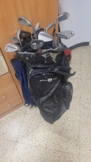 Bolsa de golf Wilson con palos