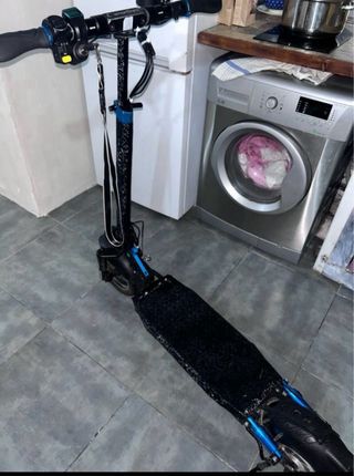 Patinete Eléctrico Negro y Azul