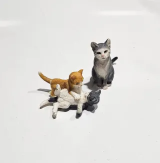 Gato Schleich y gatitos Papo