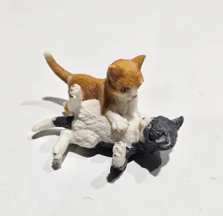 Gato Schleich y gatitos Papo