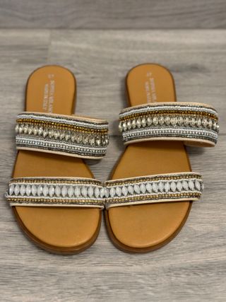 Ciabatte infradito con pietre dorate e bianche