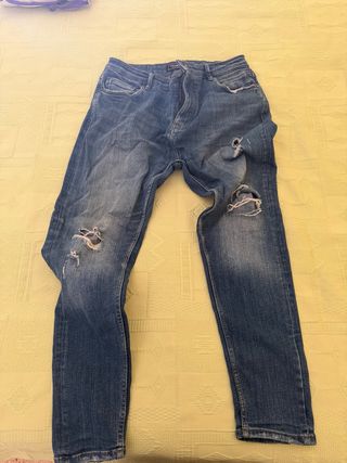 Pull and Bear Vaqueros Rotos Talla 44