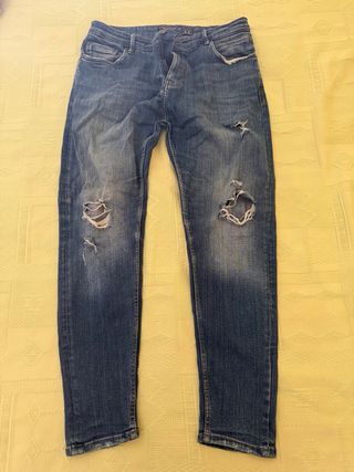 Pull and Bear Vaqueros Rotos Talla 44