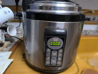 Robot Cocina Chef Titanium + Olla Eléctrica