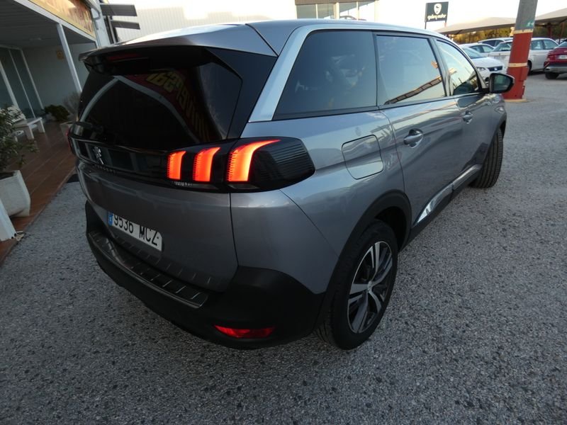 Peugeot 5008 2023, foto 9