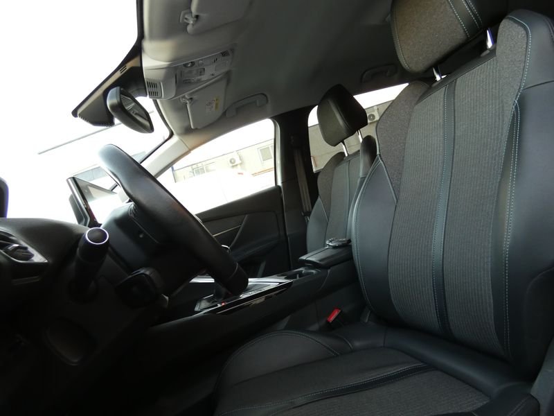 Peugeot 5008 2023, foto 13