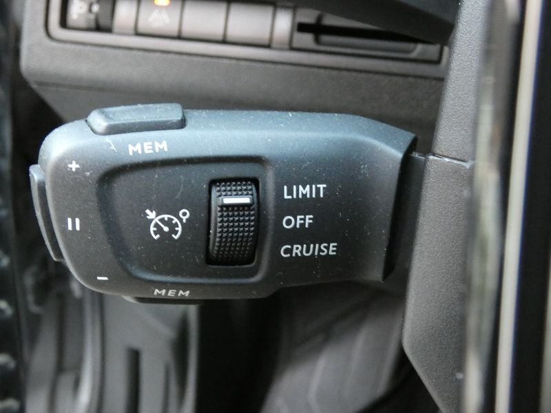 Peugeot 5008 2023, foto 21