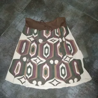 Falda midi estampado geometría