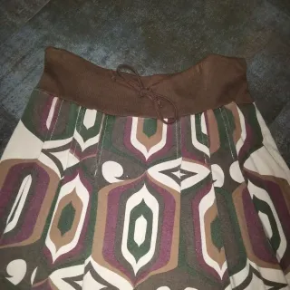 Falda midi estampado geometría