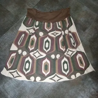 Falda midi estampado geometría