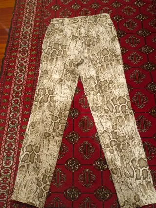 Pantalones estampado serpiente beige y marrón