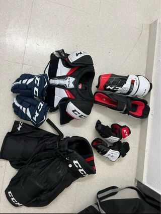 Protecciones, casco, palo hockey Niño