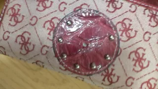 Monedero Guess Rojo y Plateado