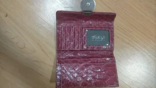 Monedero Guess Rojo y Plateado