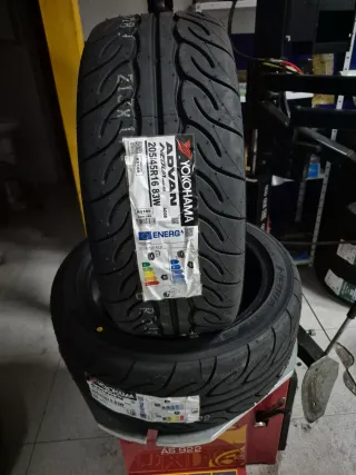 205/45R16 83W YOKOHAMA AD08 SEMISLICK