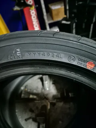 205/45R16 83W YOKOHAMA AD08 SEMISLICK