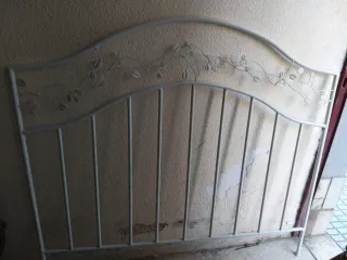 Cabecero de imitación forja blanco con diseño flor