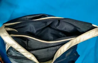 Bolso vintage negro y dorado