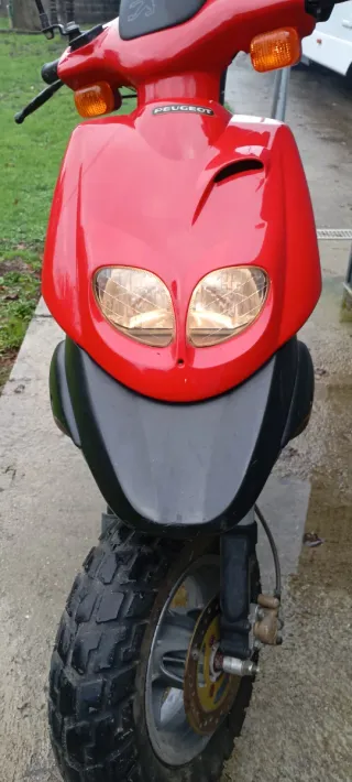 Peugeot Trekker Roja