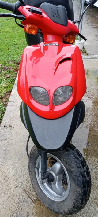 Peugeot Trekker Roja