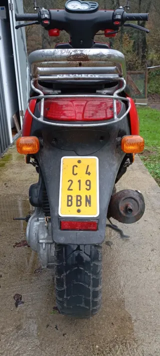 Peugeot Trekker Roja