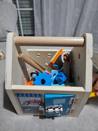 Caja de herramientas de madera para niños