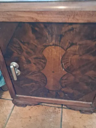 Mesilla antigua de madera.