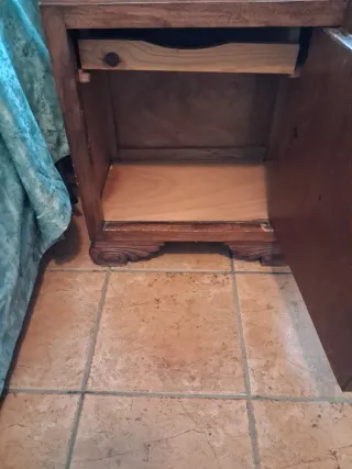 Mesilla antigua de madera.