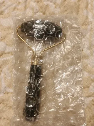 Rodillo Facial Jade Negro y Dorado