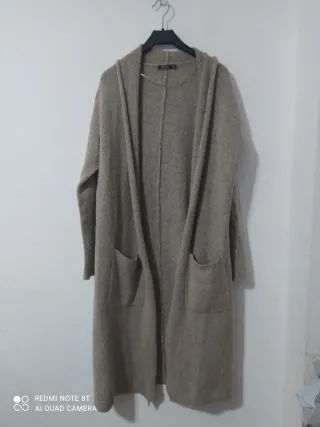 Cárdigan largo Bershka beige talla única