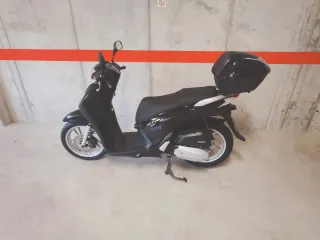 Honda SH 125i Negra con Baúl