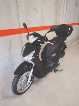 Honda SH 125i Negra con Baúl