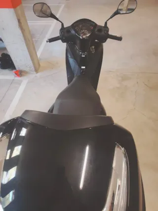 Honda SH 125i Negra con Baúl