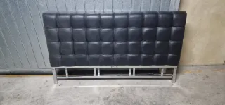 Cabecero polipiel negro con estructura metálica