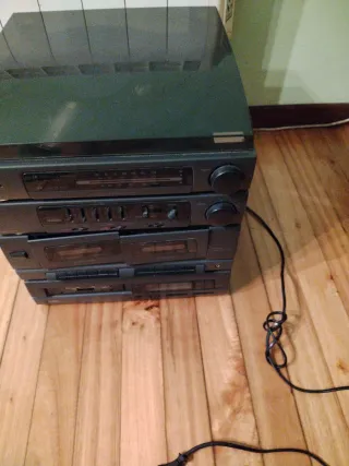 Minicadena 90s con tocadiscos y radio