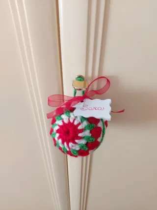 Pallina natalizia in stile granny