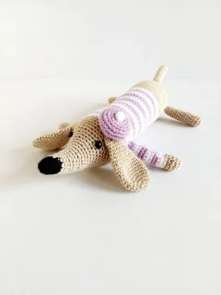Perro salchicha amigurumi