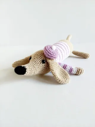 Perro salchicha amigurumi
