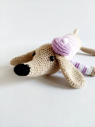 Perro salchicha amigurumi